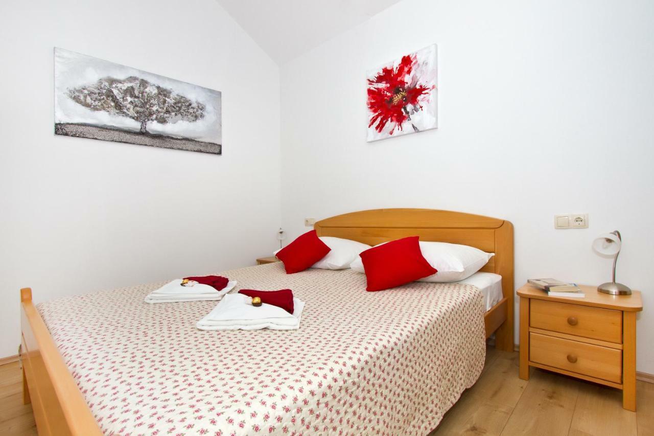Villa Omis Michy - Family House For Big And Small Groups エクステリア 写真