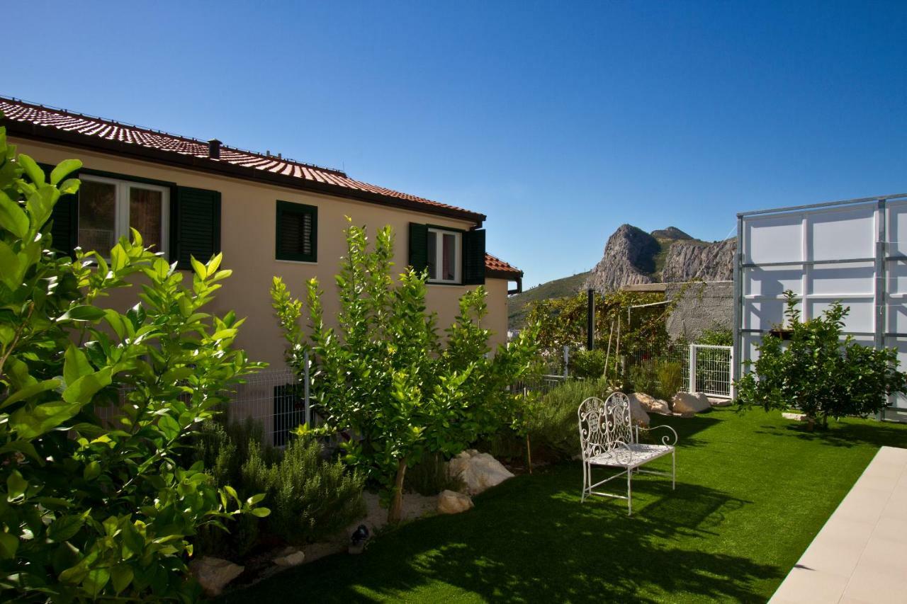 Villa Omis Michy - Family House For Big And Small Groups エクステリア 写真