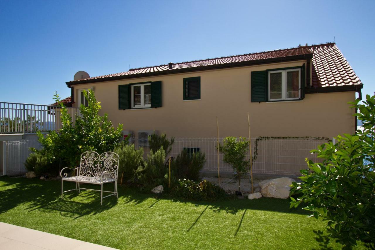Villa Omis Michy - Family House For Big And Small Groups エクステリア 写真