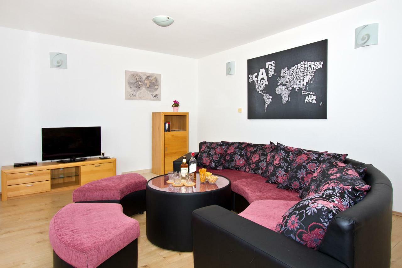 Villa Omis Michy - Family House For Big And Small Groups エクステリア 写真