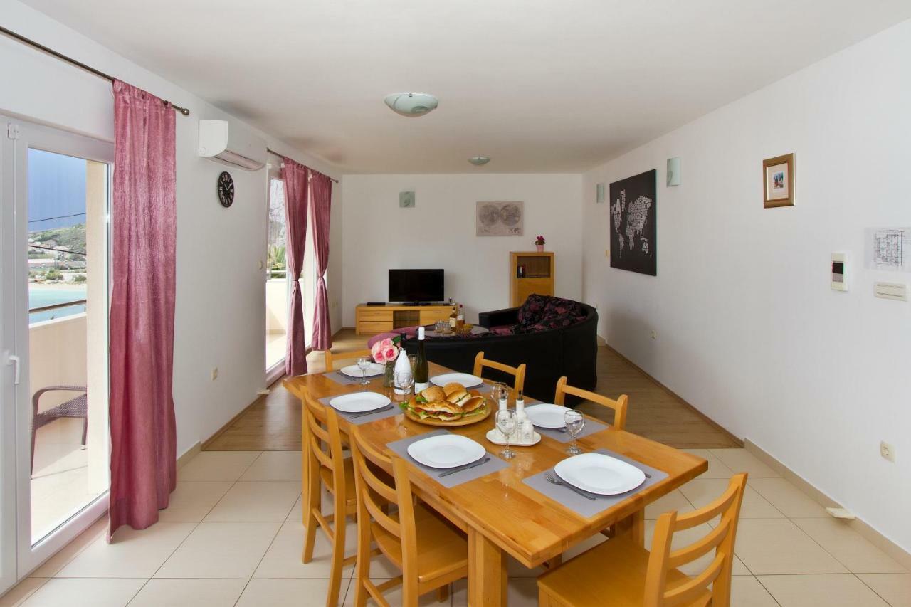 Villa Omis Michy - Family House For Big And Small Groups エクステリア 写真