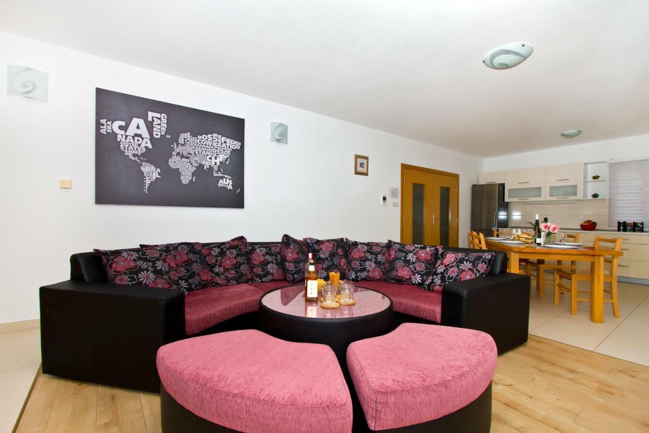 Villa Omis Michy - Family House For Big And Small Groups エクステリア 写真