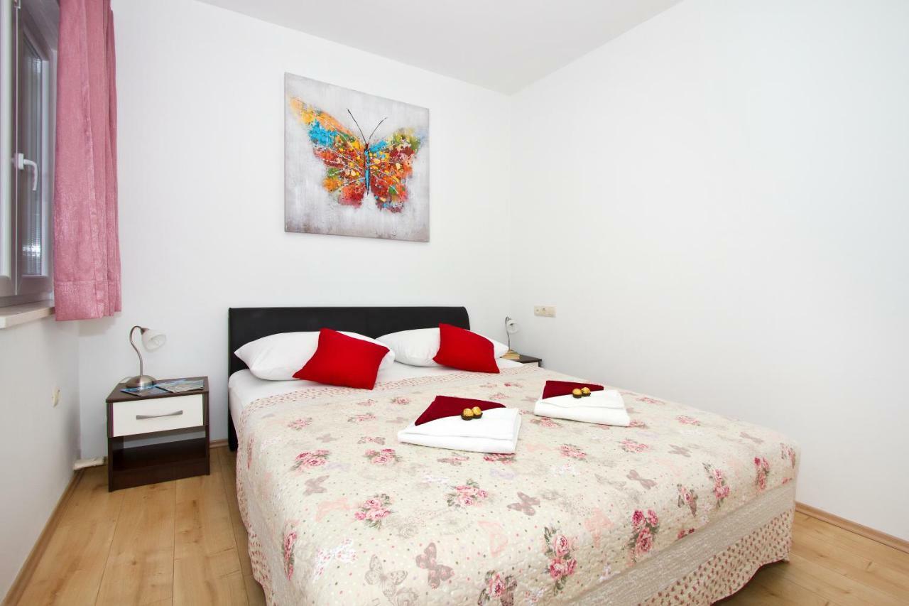 Villa Omis Michy - Family House For Big And Small Groups エクステリア 写真