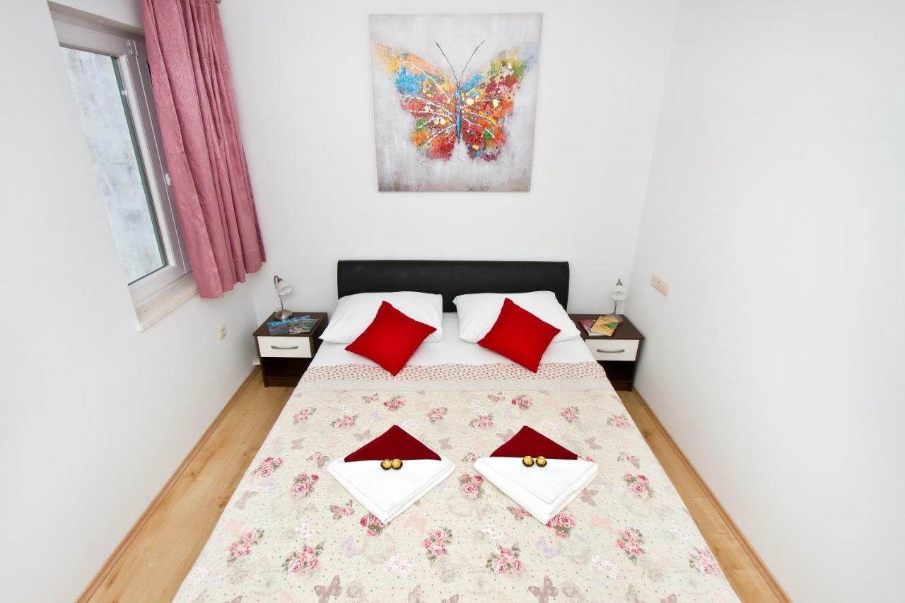 Villa Omis Michy - Family House For Big And Small Groups エクステリア 写真
